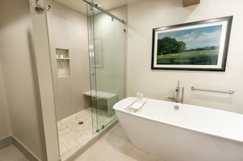 Deluxe Room, 1 King Bed, Hot Tub