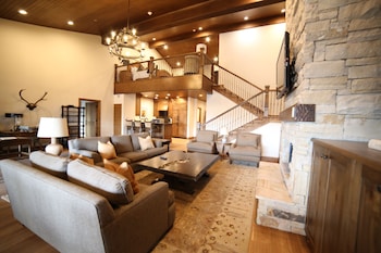 Luxury Loft, 3 Bedrooms, Hot Tub (PREMIUM)
