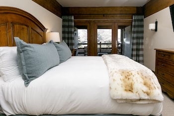 Deluxe Room, 1 King Bed (with Deck)