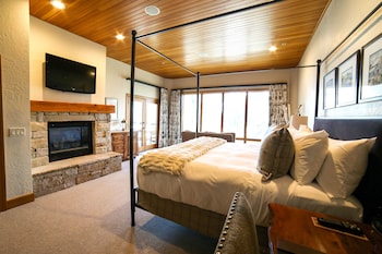 Luxury Suite, 4 Bedrooms, Hot Tub (Premium)