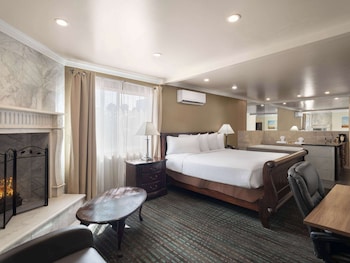 Studio Suite, 1 King Bed, Non Smoking