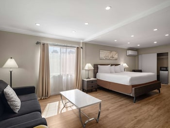 Suite, 1 King Bed, Non Smoking
