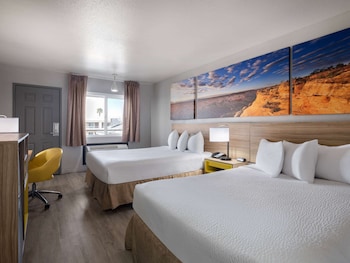 Standard Room, 2 Queen Beds, Non Smoking