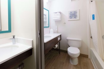 Room, 2 Queen Beds, Non Smoking (Special)