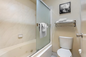 Standard Room, 2 Queen Beds, Non Smoking, Jetted Tub