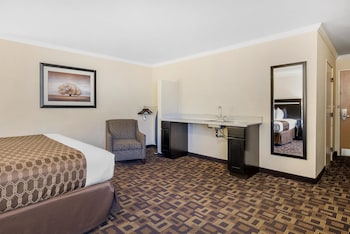Junior Suite, 1 King Bed, Accessible, Non Smoking