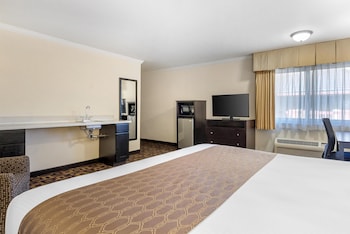 Junior Suite, 1 King Bed, Accessible, Non Smoking
