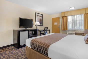 Standard Room, 1 King Bed, Accessible, Non Smoking
