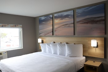 Room, 1 King Bed, Mobility Accessible, Non Smoking (Bathtub w/ Grab Bars)