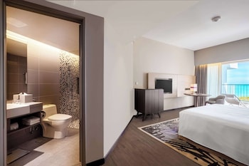 Deluxe Room, 1 King Bed, Balcony