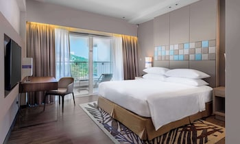 Deluxe Room, 1 King Bed, Balcony