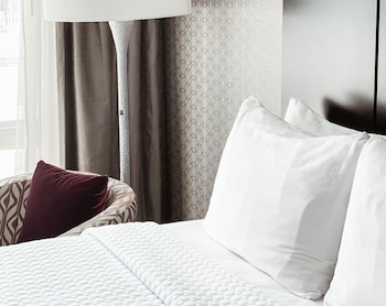 Suite, 1 King Bed, Accessible, Jetted Tub