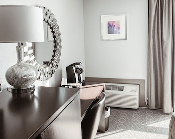 Suite, 1 King Bed, Accessible, Jetted Tub