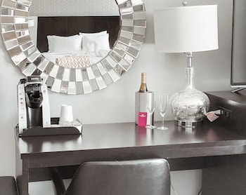 Suite, 1 King Bed, Accessible, Jetted Tub