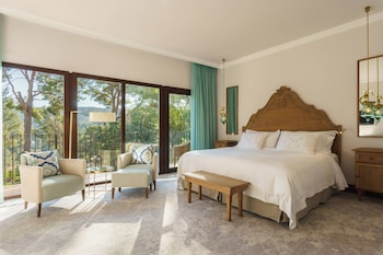 Classic Room, 1 Queen Bed, Balcony, Garden View (Balcony)