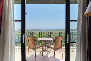 Grand Room, 1 King Bed, Balcony, Bay View (Balcony)