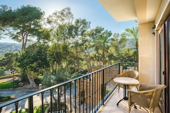 Classic Room, 1 Queen Bed, Balcony, Garden View (Balcony)