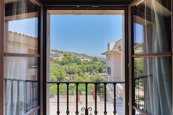 Classic Room, 1 Queen Bed, Garden View