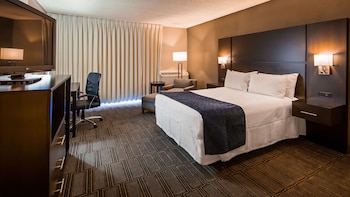 Standard Room, 1 King Bed, Non Smoking, Refrigerator & Microwave