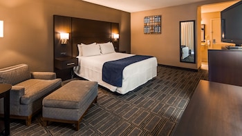 Standard Room, 1 Queen Bed, Non Smoking, Refrigerator & Microwave