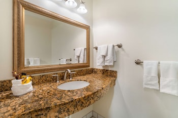 Standard Room, 2 Queen Beds, Accessible, Bathtub