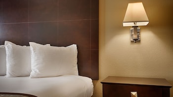 Standard Room, 1 King Bed, Non Smoking, Fireplace (Oversized Room)