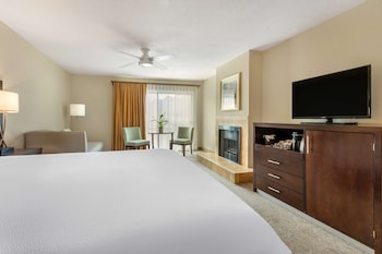 Standard Room, 1 King Bed, Non Smoking, Fireplace (Oversized Room)