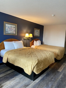 Deluxe Room, 2 Queen Beds, Non Smoking, Refrigerator & Microwave
