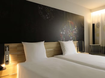 Room, 2 Twin Beds, Garden View (2 people)