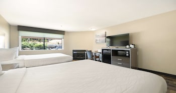 Standard Room, 2 Queen Beds, Non Smoking (Larger Room;with Sofabed)