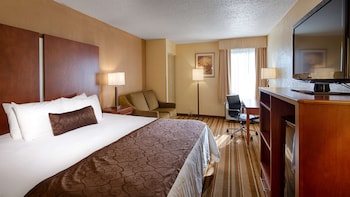 Standard Room, 1 King Bed, Non Smoking, Refrigerator & Microwave
