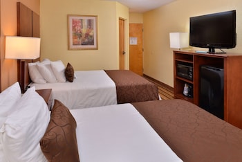 Standard Room, 2 Double Beds, Non Smoking, Refrigerator & Microwave