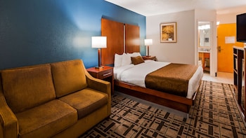Standard Room, 1 King Bed, Non Smoking, Refrigerator & Microwave