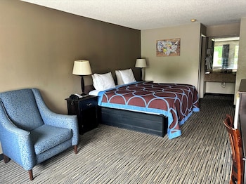 Standard Room, 1 King Bed, Non Smoking, Jetted Tub