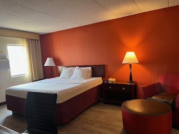 Standard Room, 1 King Bed, Non Smoking (First Floor)