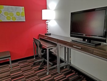Suite, 2 Queen Beds, Accessible Bathtub (Communications)