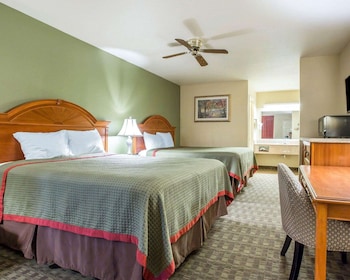 Standard Room, 2 Queen Beds, Smoking