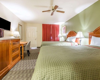 Standard Room, 2 Queen Beds, Smoking