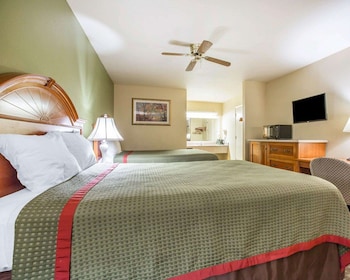 Standard Room, 2 Queen Beds, Smoking