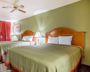 Standard Room, 2 Queen Beds, Smoking