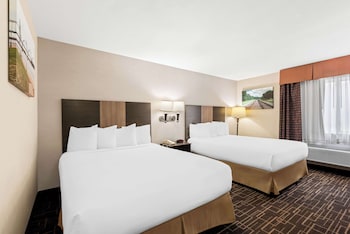 Standard Room, 2 Queen Beds, Accessible, Bathtub