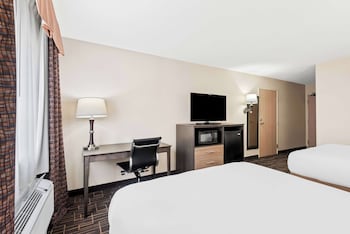 Standard Room, 2 Queen Beds, Accessible, Bathtub