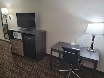 Executive Suite, 1 King Bed, Non Smoking, Refrigerator & Microwave