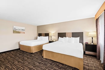 Standard Room, Multiple Beds, Non Smoking, Refrigerator & Microwave (Larger Room)
