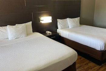 2 Queen Beds, Smoking