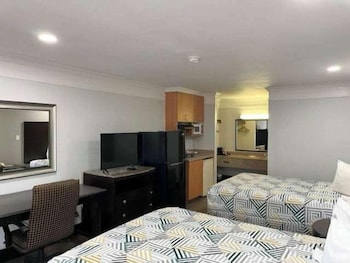 Standard Room, 2 Queen Beds, Non Smoking