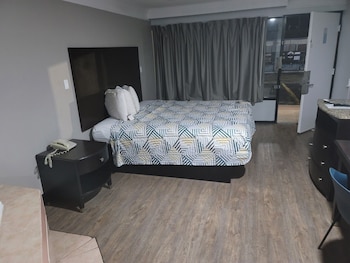 Standard Room, 1 King Bed, Non Smoking, Refrigerator & Microwave