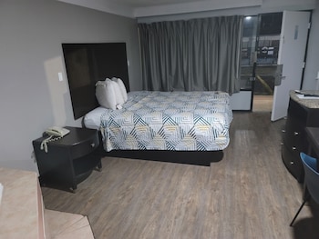 Deluxe Room, 1 King Bed, Non Smoking