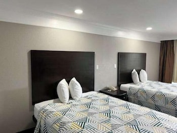 Standard Room, 2 Queen Beds, Non Smoking