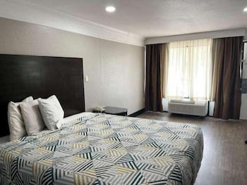 Deluxe Room, 1 King Bed, Non Smoking